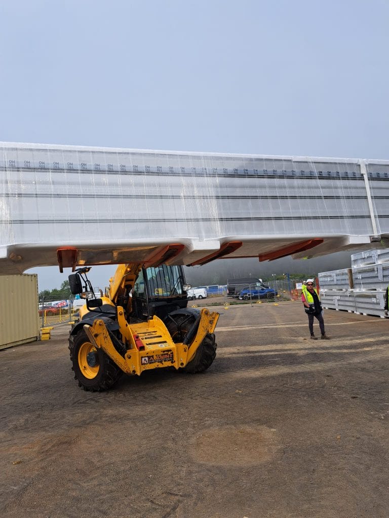 Four Fork – Unloading panels. (3) Four Fork - Unloading panels
