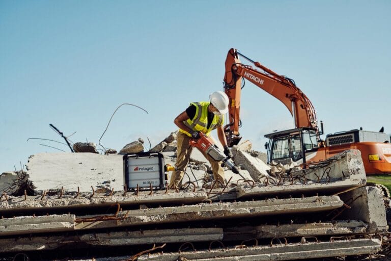 Using Instagrid GO on construction site to charge a breaker