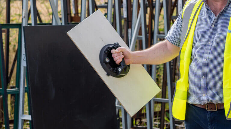 OTTOVAC Lifting a panel