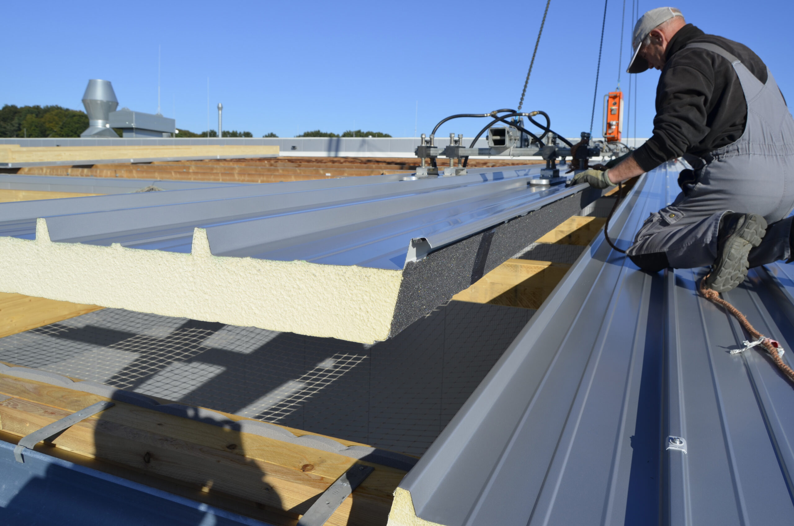Overcoming Wind Challenges on Long-Span Roof Installations